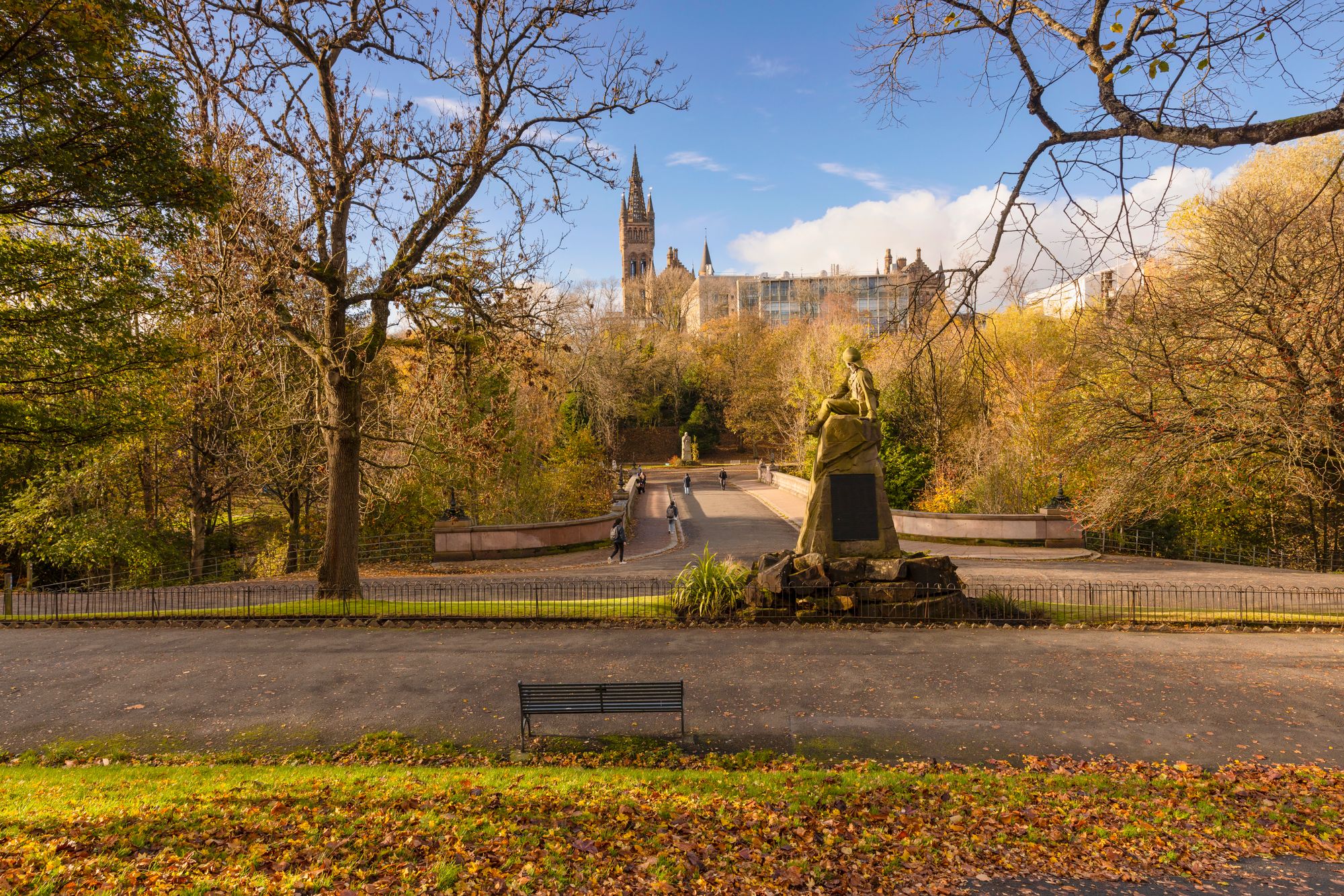 Kelvingrove Park in the west end of Glasgow offers smooth paths and plenty of places to pause