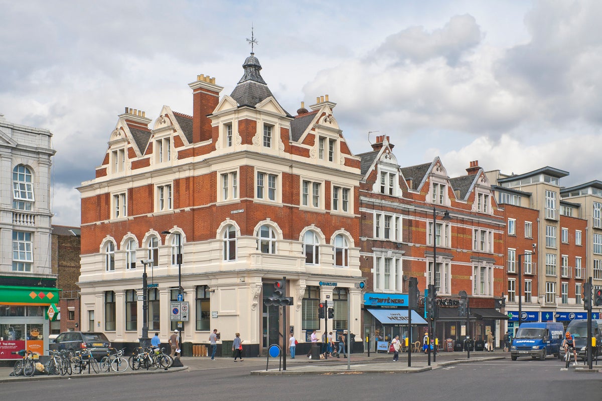 Teenagers wreak havoc in Clapham during Easter holiday ‘link up’ – UK Times Teenagers wreak havoc in Clapham during Easter holiday ‘link up’ – UK Times