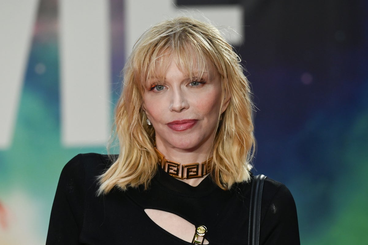 Courtney Love urges Dave Grohl to publicly squash their years-long feud: ‘Be man enough to man up’ – UK Times Courtney Love urges Dave Grohl to publicly squash their years-long feud: ‘Be man enough to man up’ – UK Times