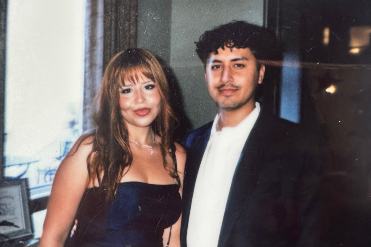 Hamile kadın ve erkek arkadaşı, polisten kaçan otomobilin sedan otomobile çarpması sonucu hayatını kaybetti