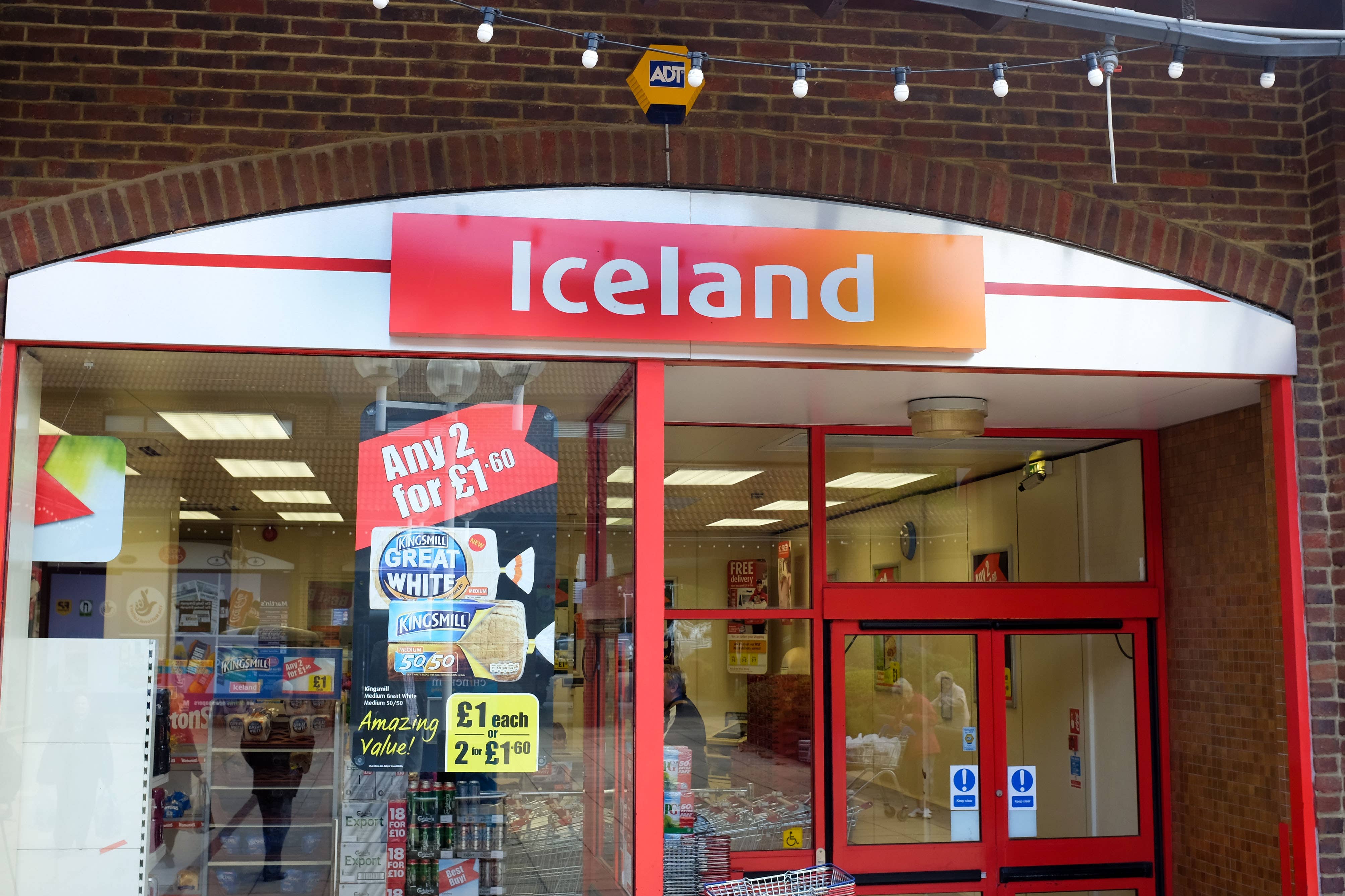 independent.co.uk - Clara Margotin - Iceland boss: Security guards should carry truncheons to fight retail crime