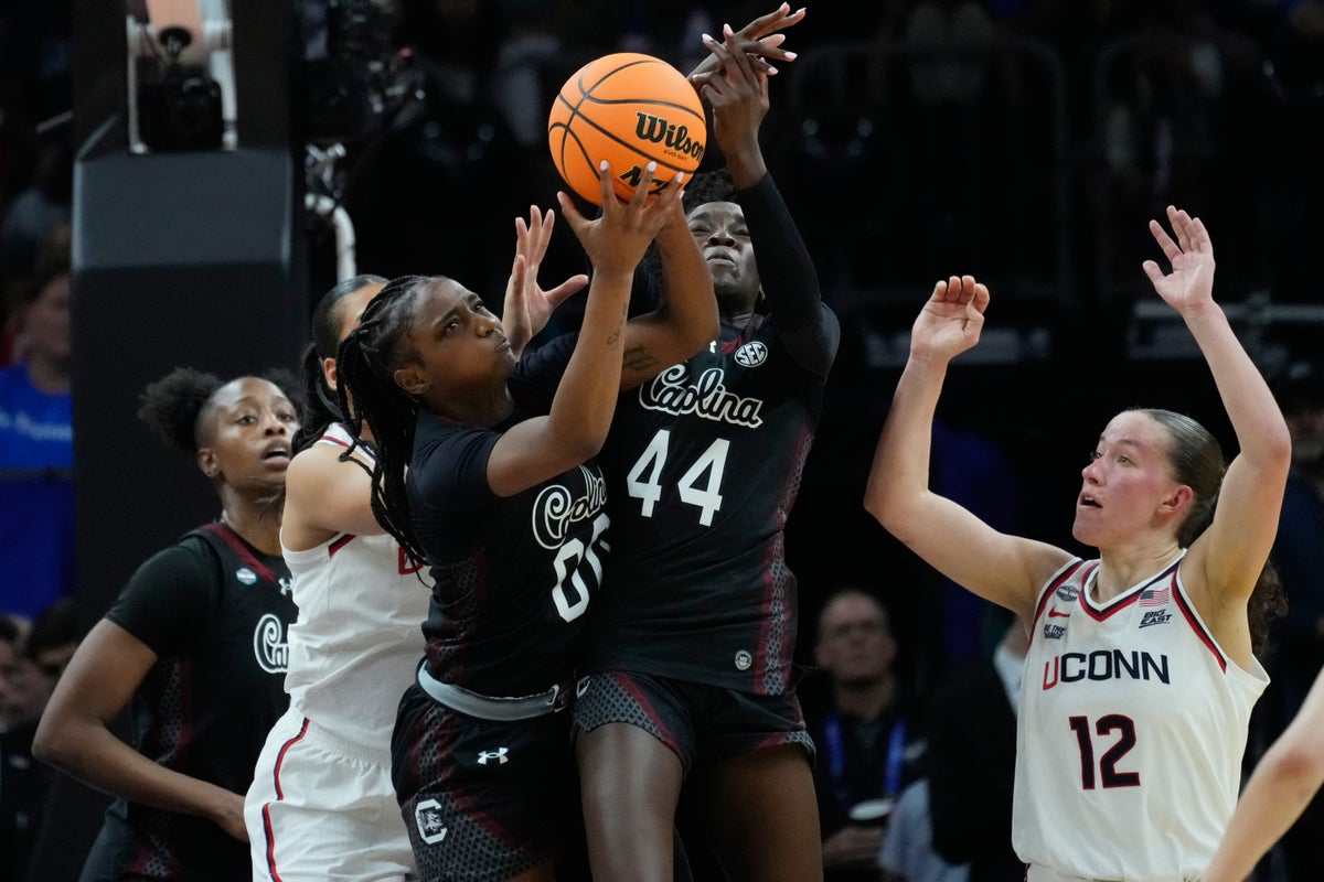 South Carolina smothers UConn 62-48 to advance to NCAA title game, snaps Huskies’ 54-game win streak – UK Times South Carolina smothers UConn 62-48 to advance to NCAA title game, snaps Huskies’ 54-game win streak – UK Times