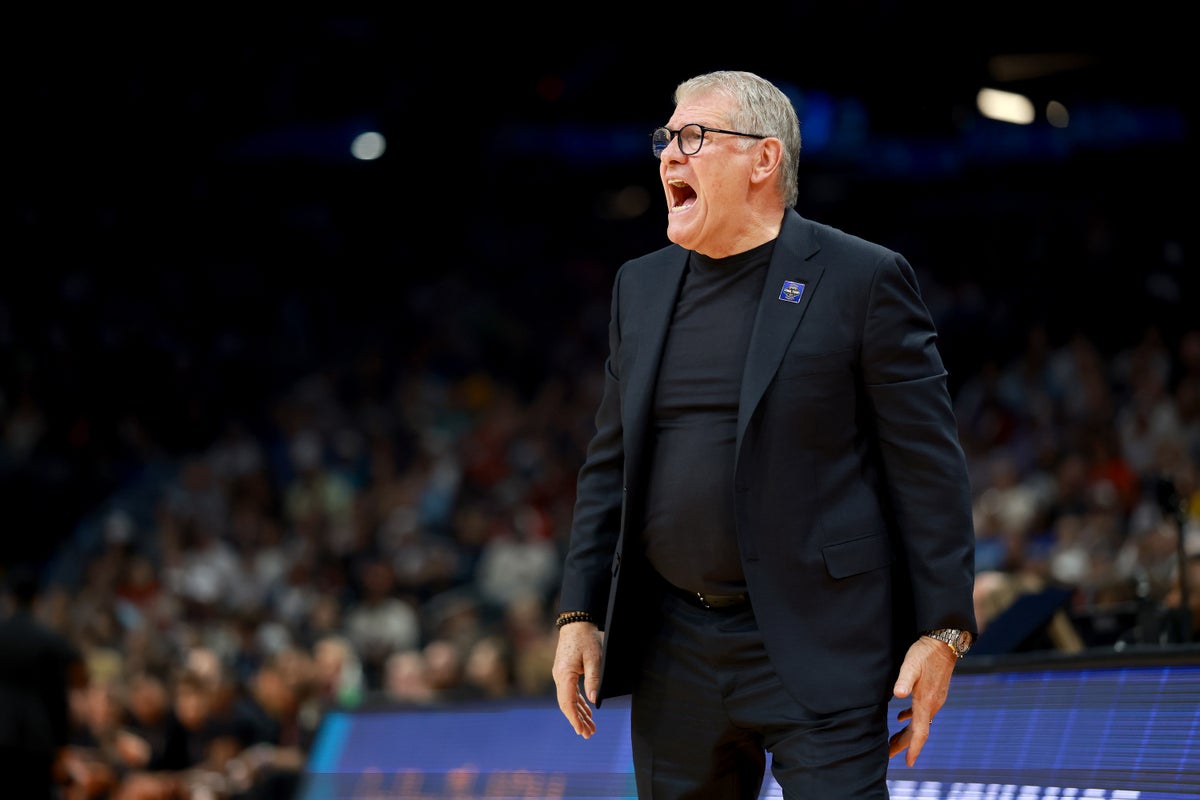 UConn’s Geno Auriemma apologizes for heated exchange with Dawn Stanley