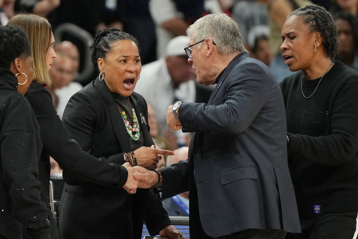 Geno Auriemma apologizes after tense endgame exchange with Dawn Staley in UConn loss – UK Times Geno Auriemma apologizes after tense endgame exchange with Dawn Staley in UConn loss – UK Times