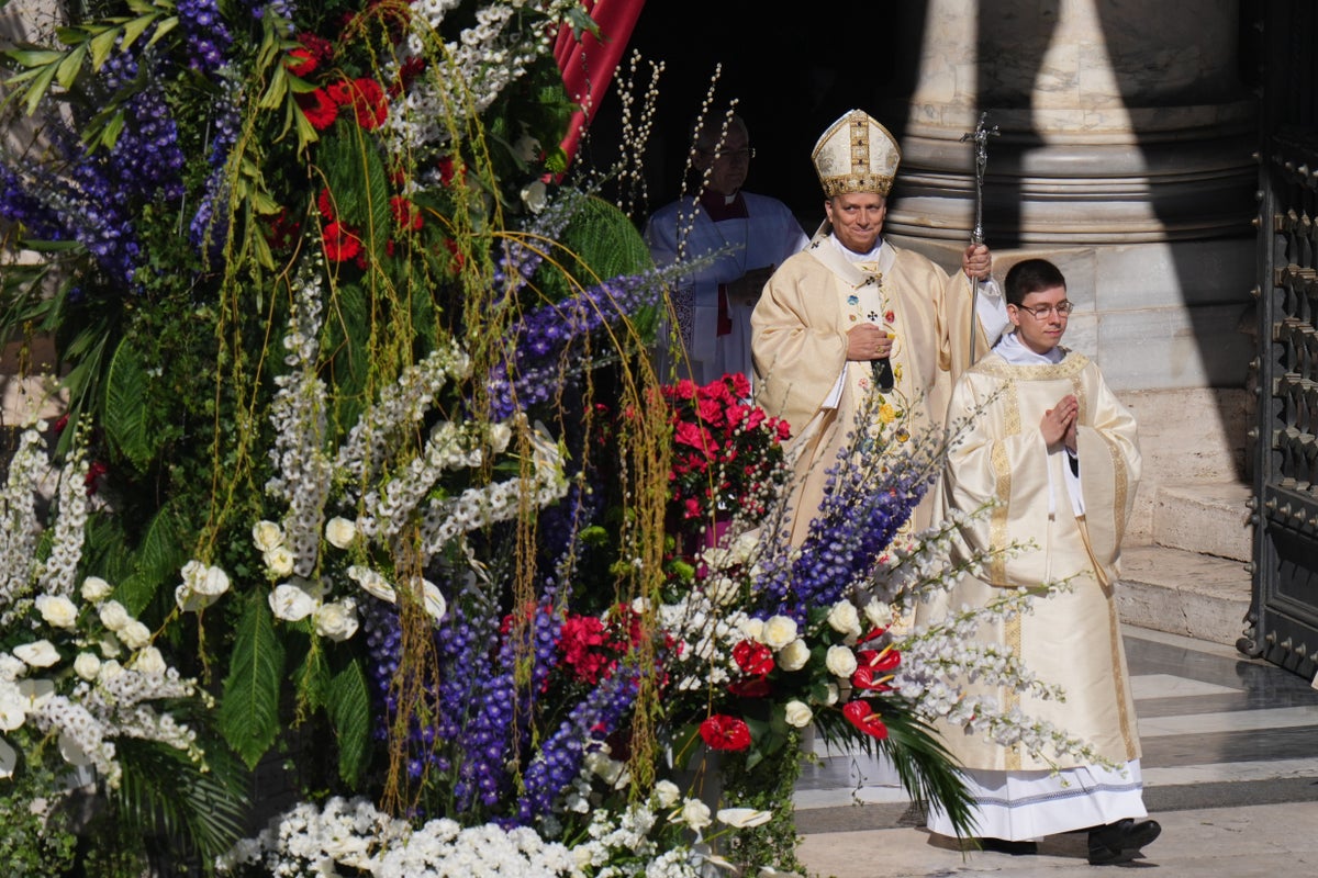 Photos show Pope Leo's first Easter Mass as pontiff