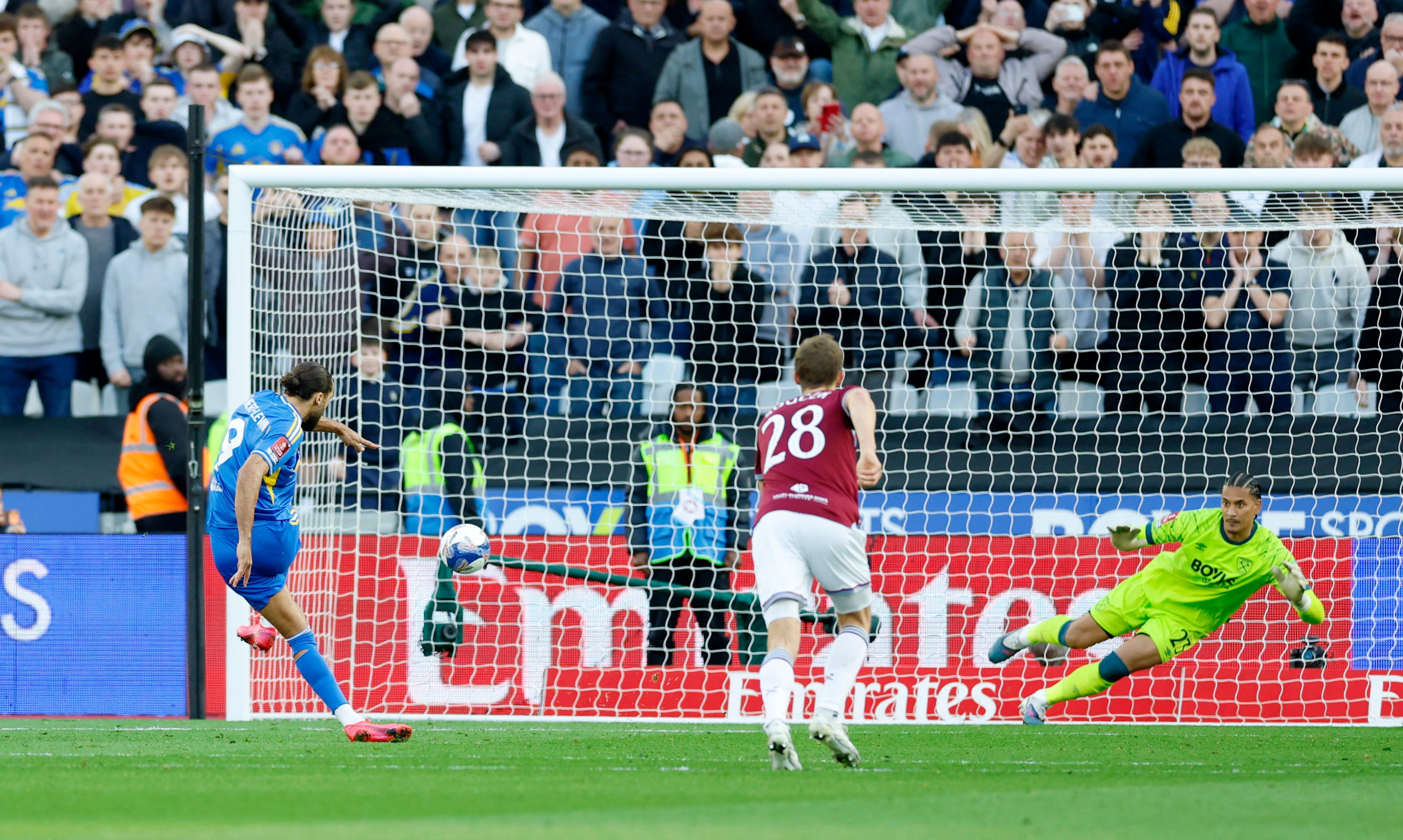 Dominic Calvert-Lewin sent Alphonse Areola the wrong way