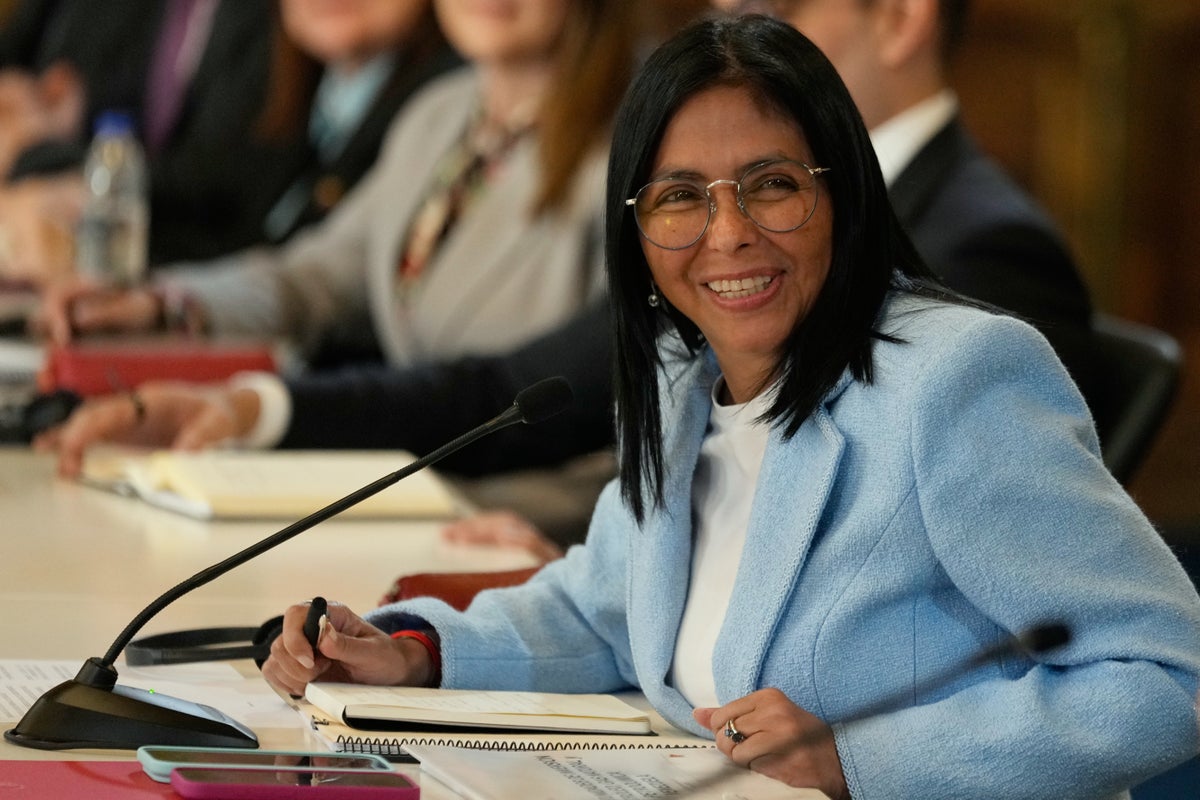 Venezuelan acting President Delcy Rodríguez asks workers for patience and promises May wage increase – UK Times Venezuelan acting President Delcy Rodríguez asks workers for patience and promises May wage increase – UK Times