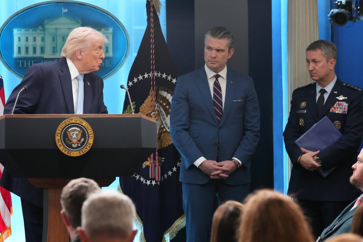 Risky rescue of US crew downed in Iran relied on dozens of aircraft and subterfuge, Trump says – UK Times Risky rescue of US crew downed in Iran relied on dozens of aircraft and subterfuge, Trump says – UK Times