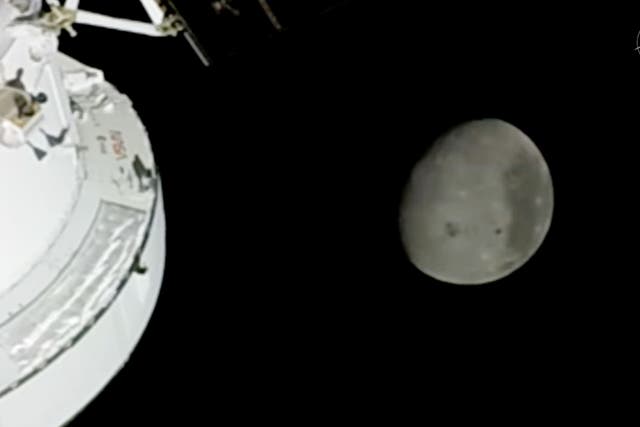 El sobrevuelo lunar ha llevado a la tripulación de Artemis II más lejos en el espacio que nadie antes (Nasa/AP).