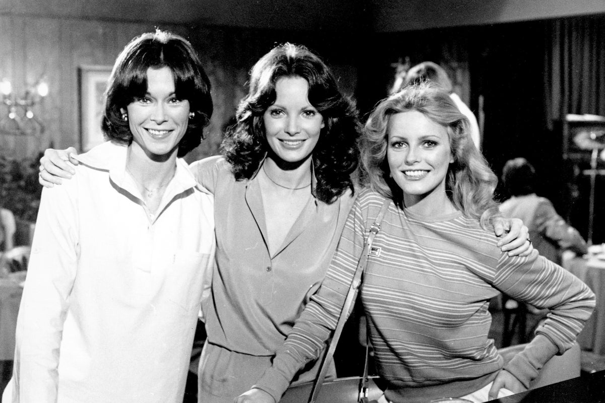 Charlie&rsquo;s Angels stars greeted with standing ovation during emotional 50th anniversary reunion