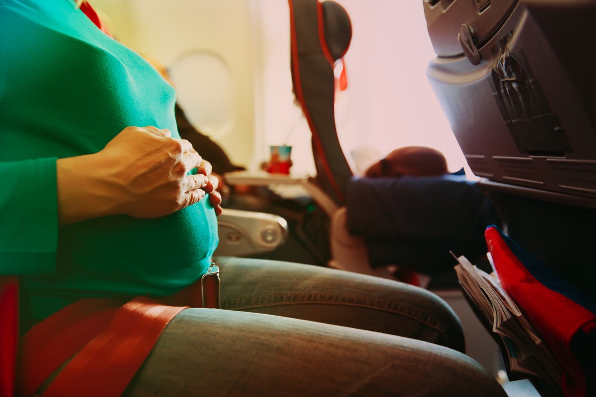 Woman gives birth mid-flight as plane nears New York City Woman gives birth mid-flight as plane nears New York City