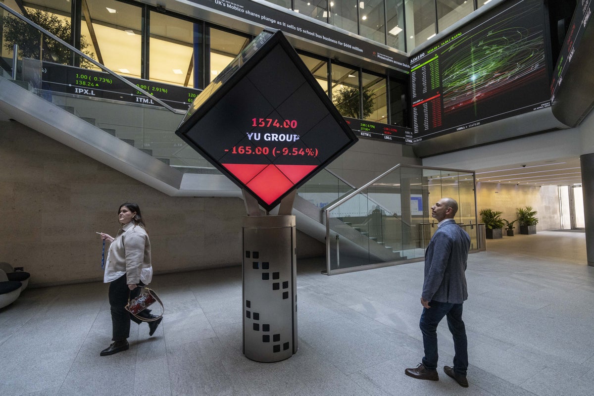 FTSE 100 slips ahead of latest Trump war deadline