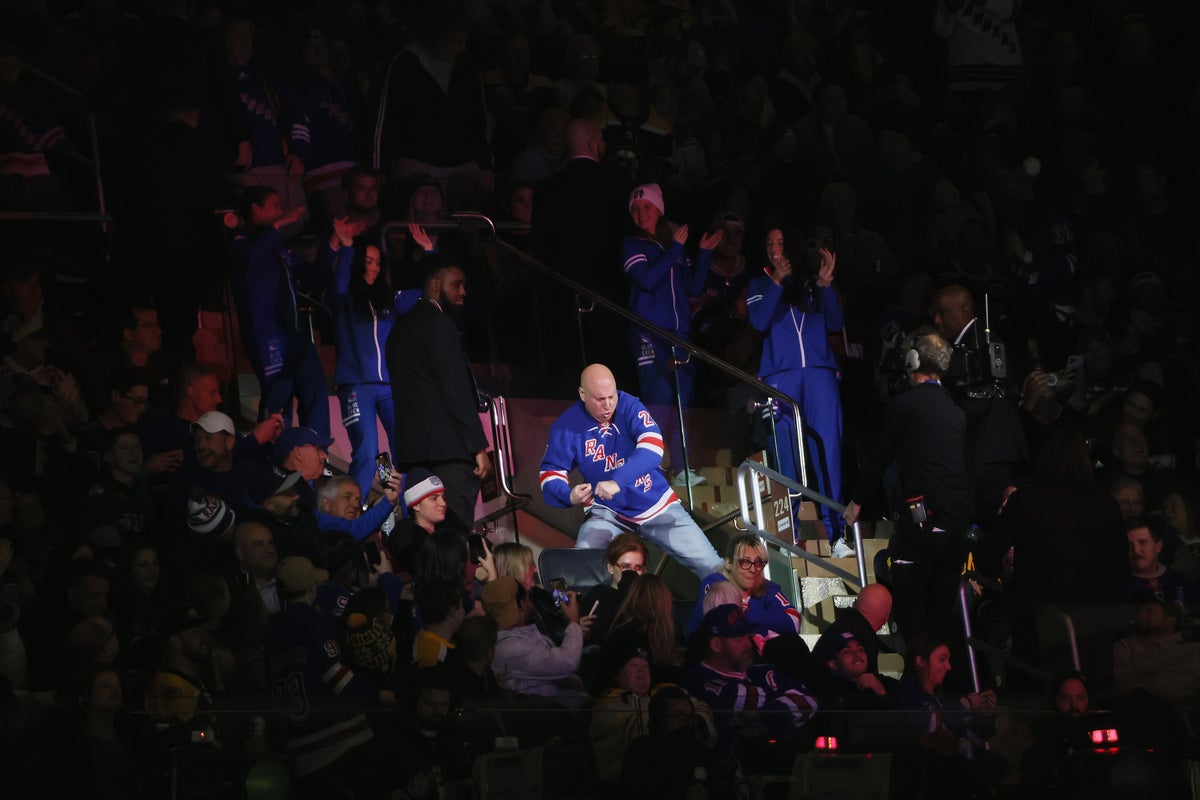 NY Rangers fan favorite ‘Dancing Larry’ gets inappropriately handsy with arena staff, lawsuit says NY Rangers fan favorite ‘Dancing Larry’ gets inappropriately handsy with arena staff, lawsuit says