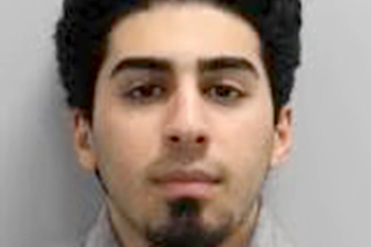 Teen with fake gun threatened to kill chicken shop worker over garlic sauce order