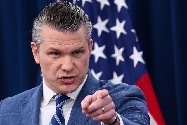 <p>El secretario de Defensa de EE. UU., Pete Hegseth, no descartó la posibilidad de desplegar tropas estadounidenses en Irán, en medio de crecientes tensiones en la región </p>