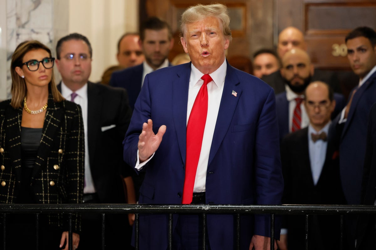 Trump, New York mahkemesini 'hukuki ve fiili olarak temelsiz' dolandırıcılık kararını iptal etmeye çağırdı