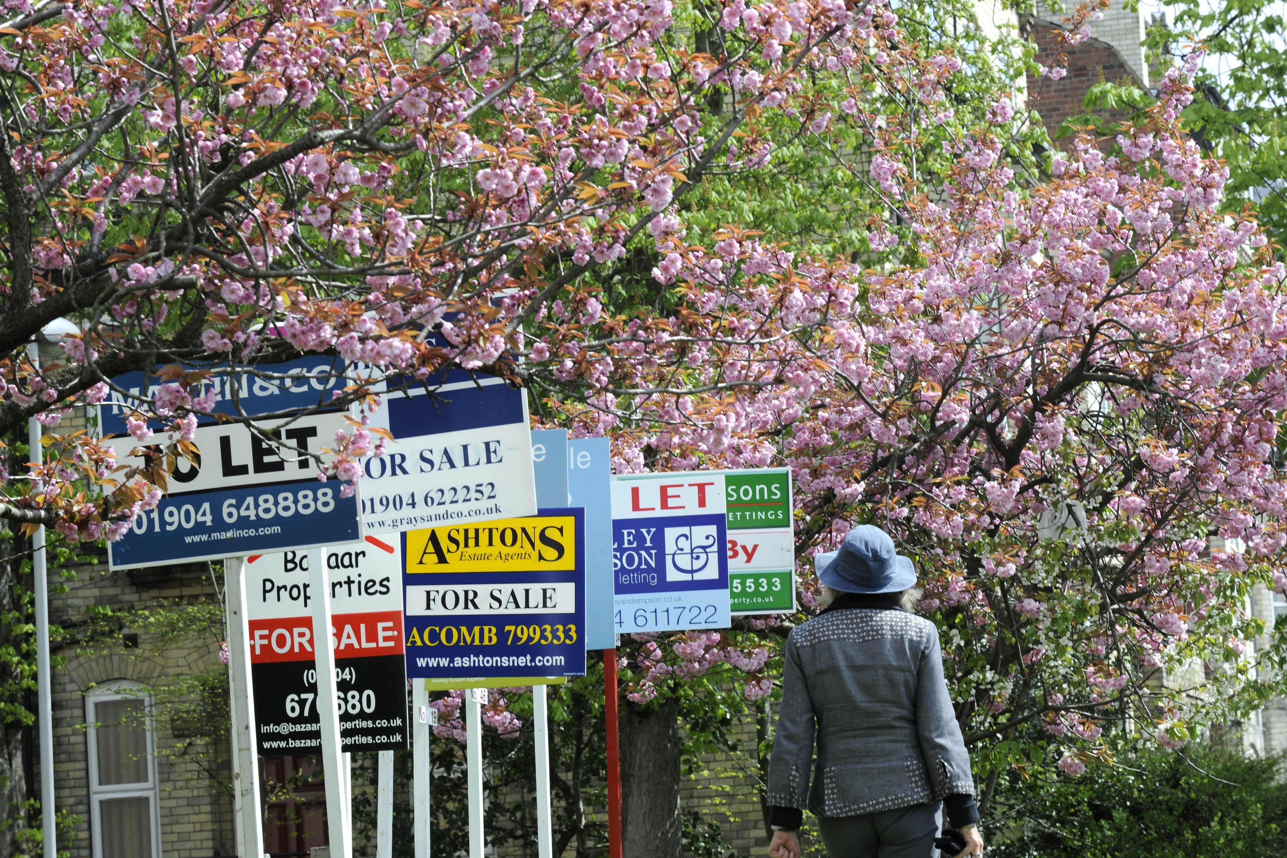independent.co.uk - Vicky Shaw - Rising mortgage costs dent buyer demand amid 'housing market mood shift'