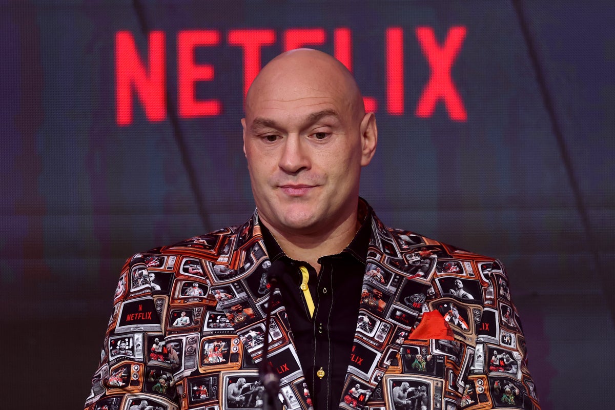 Arslanbek Makhmudov spends Tyson Fury press conference on his phone as event falls flat – UK Times Arslanbek Makhmudov spends Tyson Fury press conference on his phone as event falls flat – UK Times