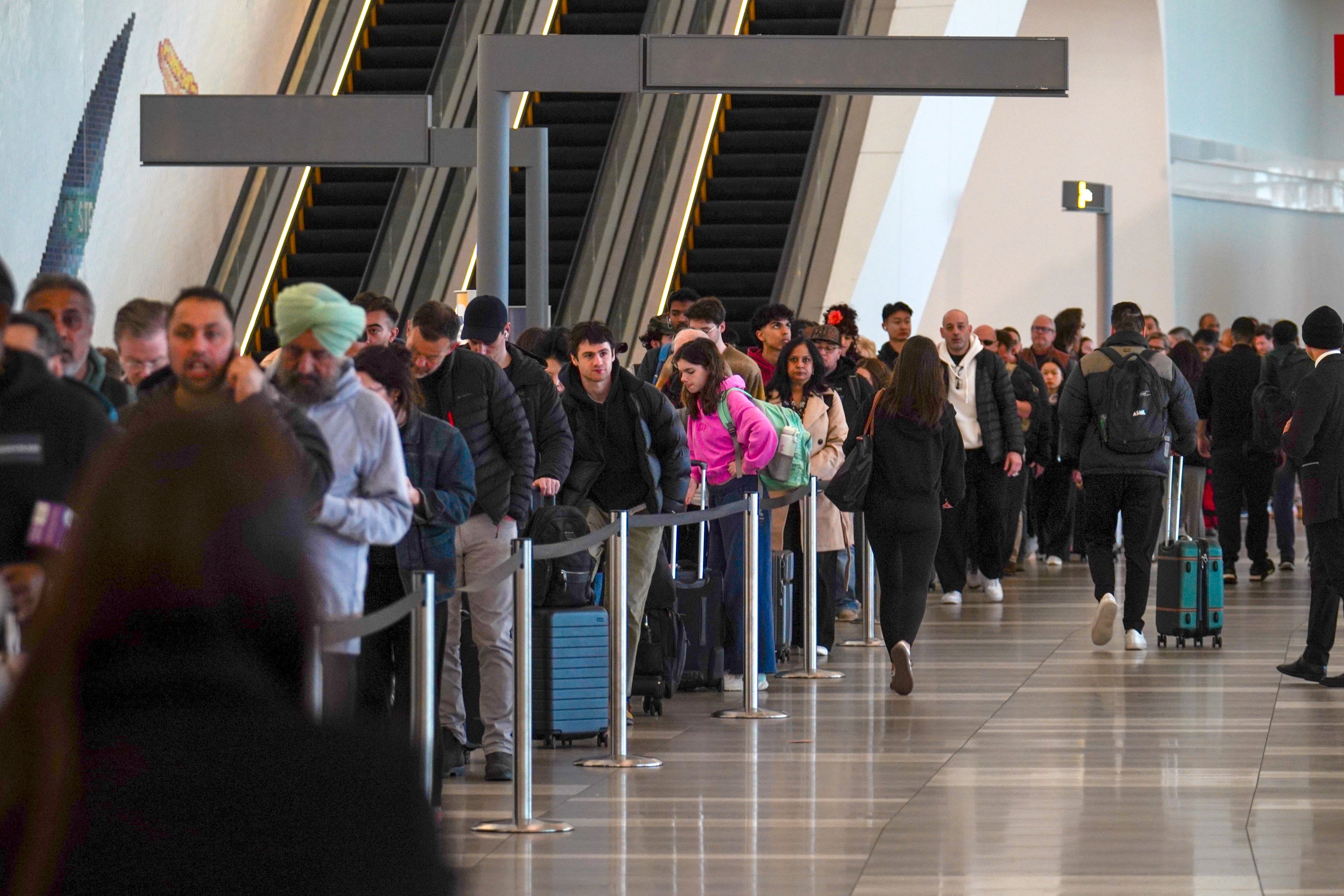 Even when oil prices drop, travelers may not see relief right away