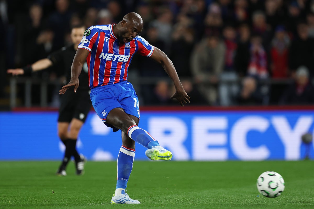 Returning striker puts Palace in driving seat for Fiorentina tie