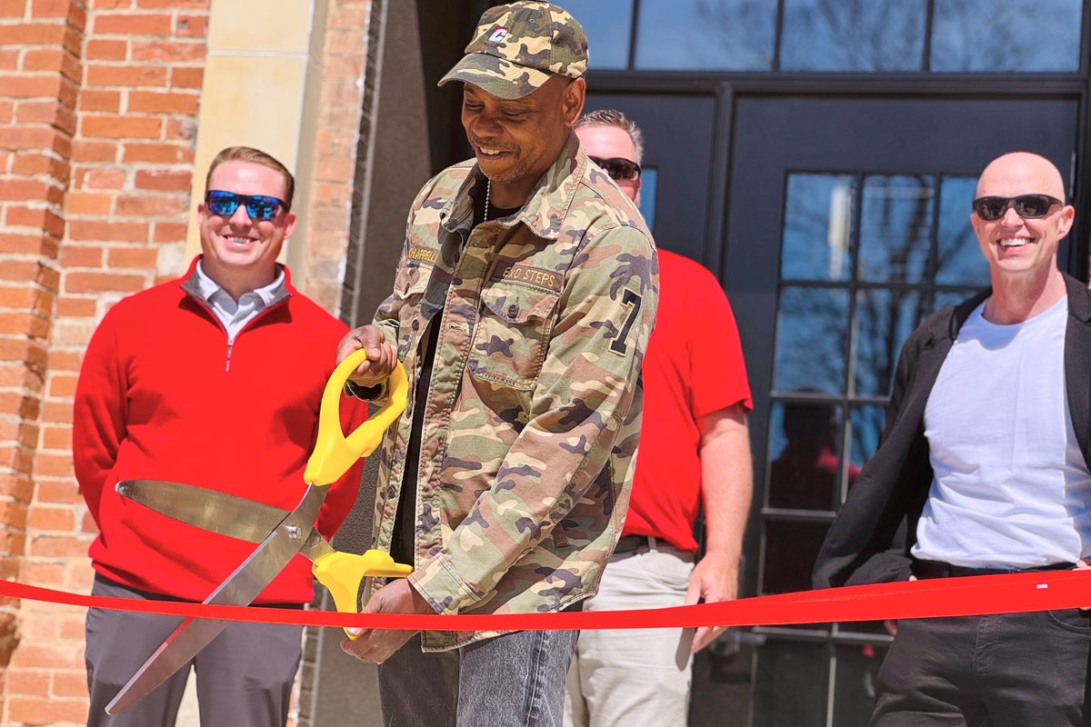 Dave Chappelle helps keep Ohio radio station rooted in hometown with renovated building – UK Times