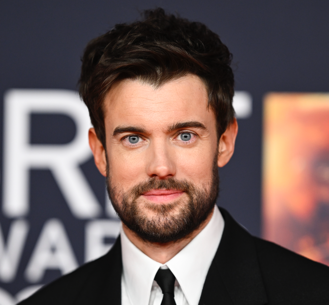 Jack Whitehall dice che evita di scherzare sulla politica
