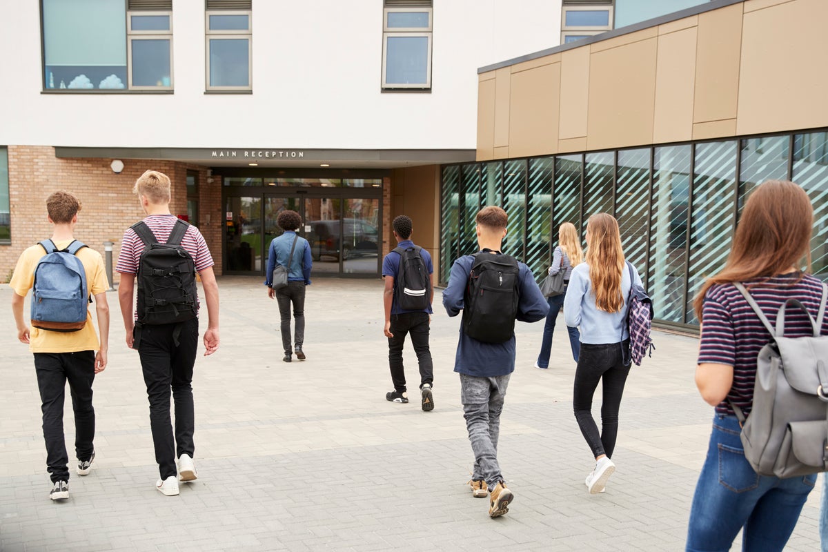 20,000 students told they must pay back loans of up to 30k after funding blunder