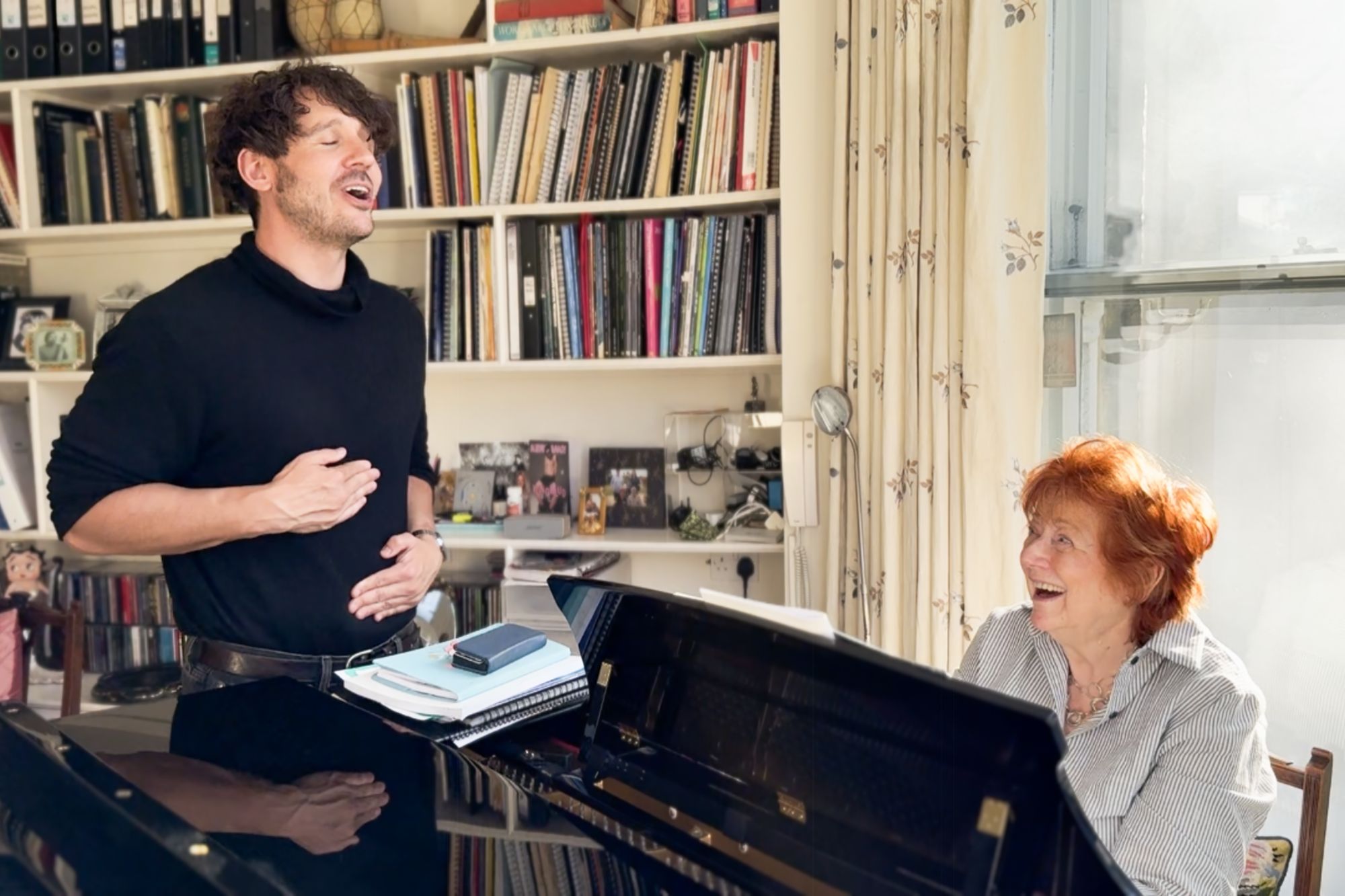 Chris Martin loves her. Yungblud thinks she’s a rockstar: Meet the eightysomething vocal coach essential to the stars – UK Times