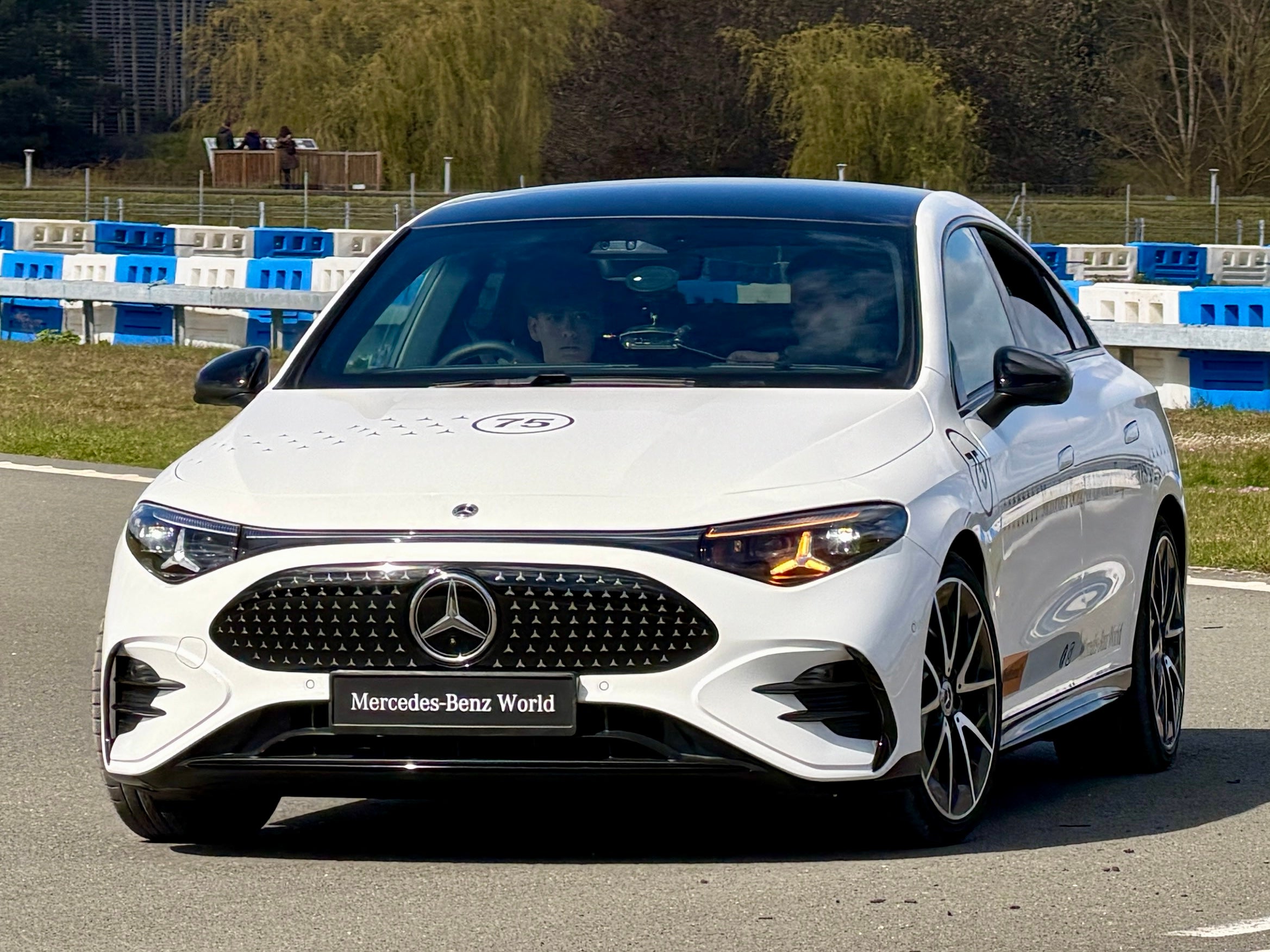 ईवी हमारे हाई-टेक भविष्य का हिस्सा हैं। कौन कहता है? बच्चे।