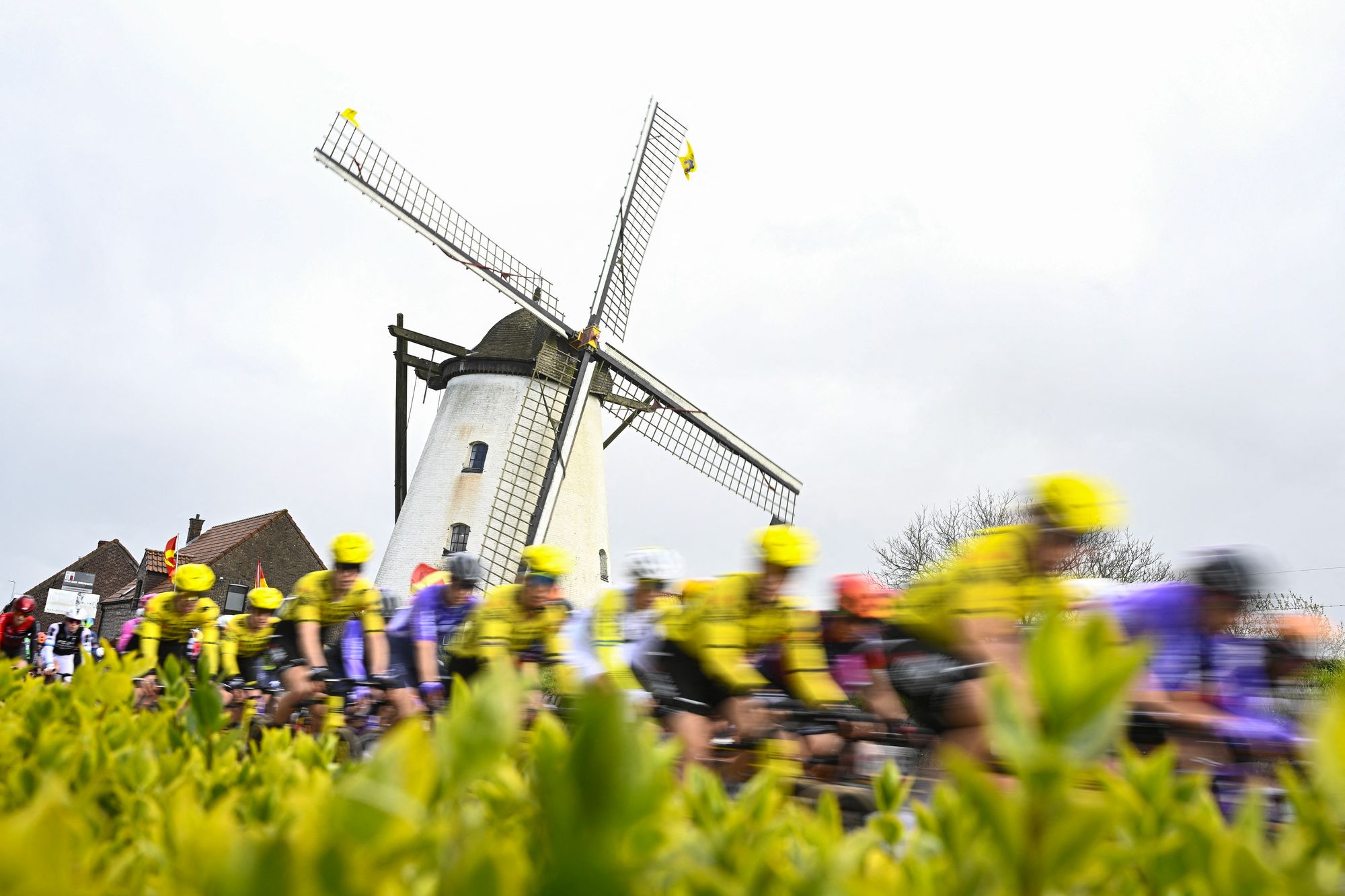 The race sees the riders swap the cobbles of Flanders in the previous Monument for the harsher pavé of northern France