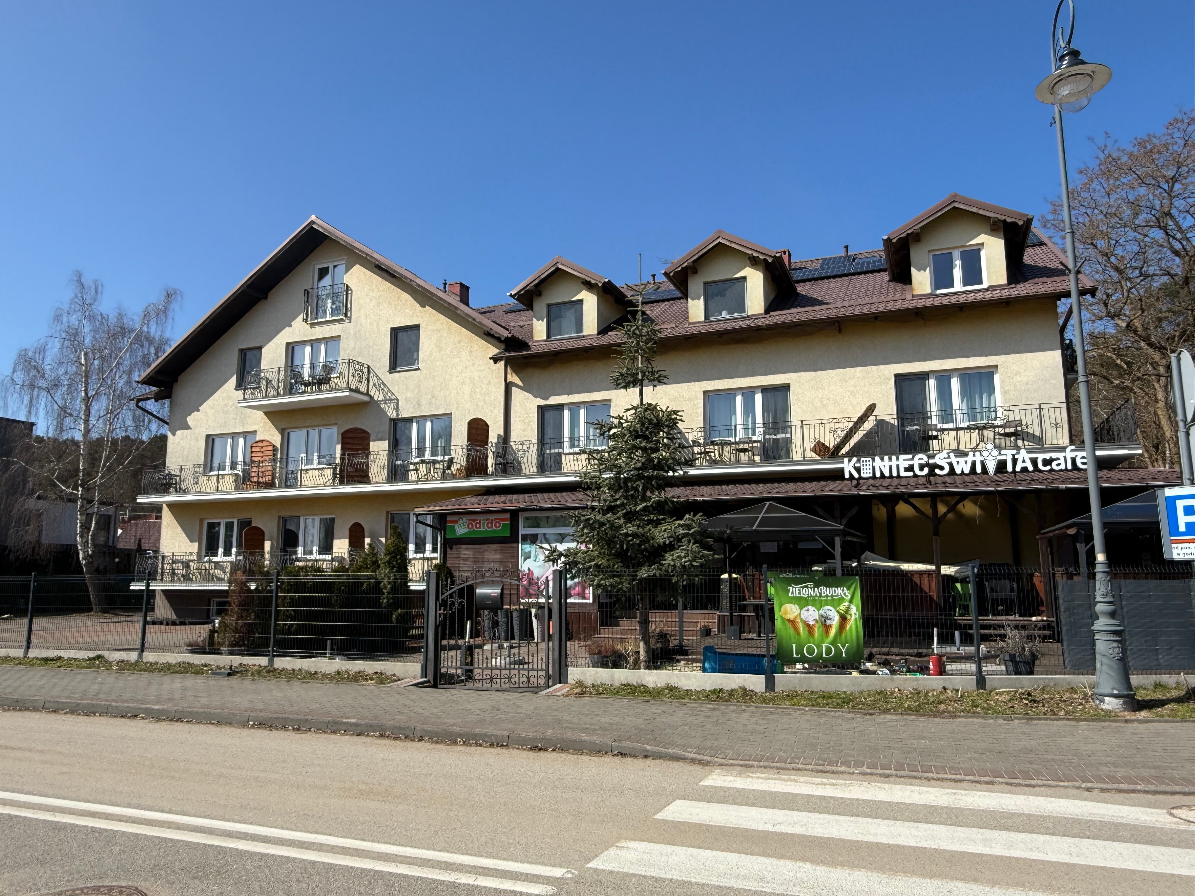 Кафе Koniec Åšwiata (конец света) в Пьясках закрыто до лета, когда сюда приедут туристы.