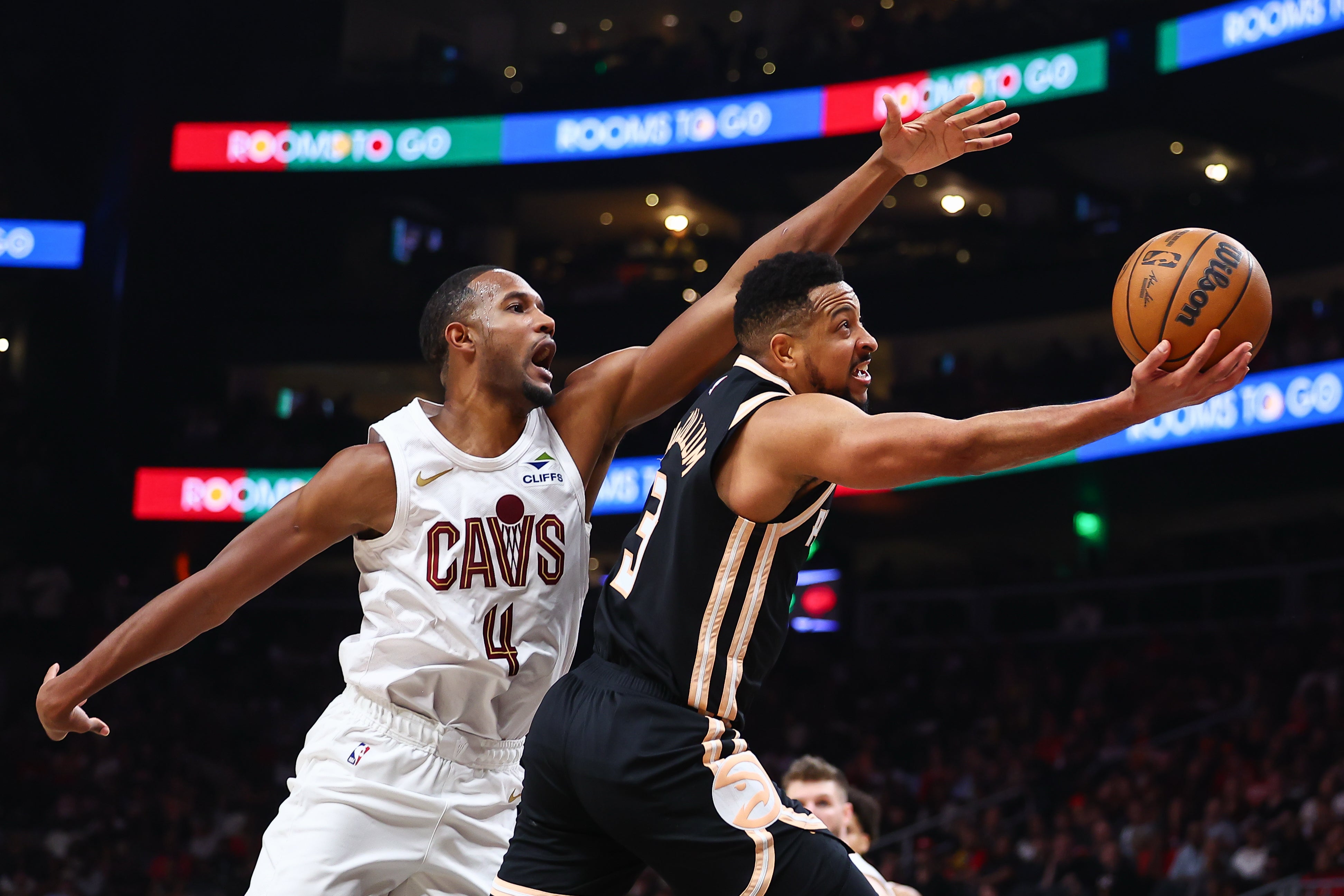 CAVALIERS-HAWKS