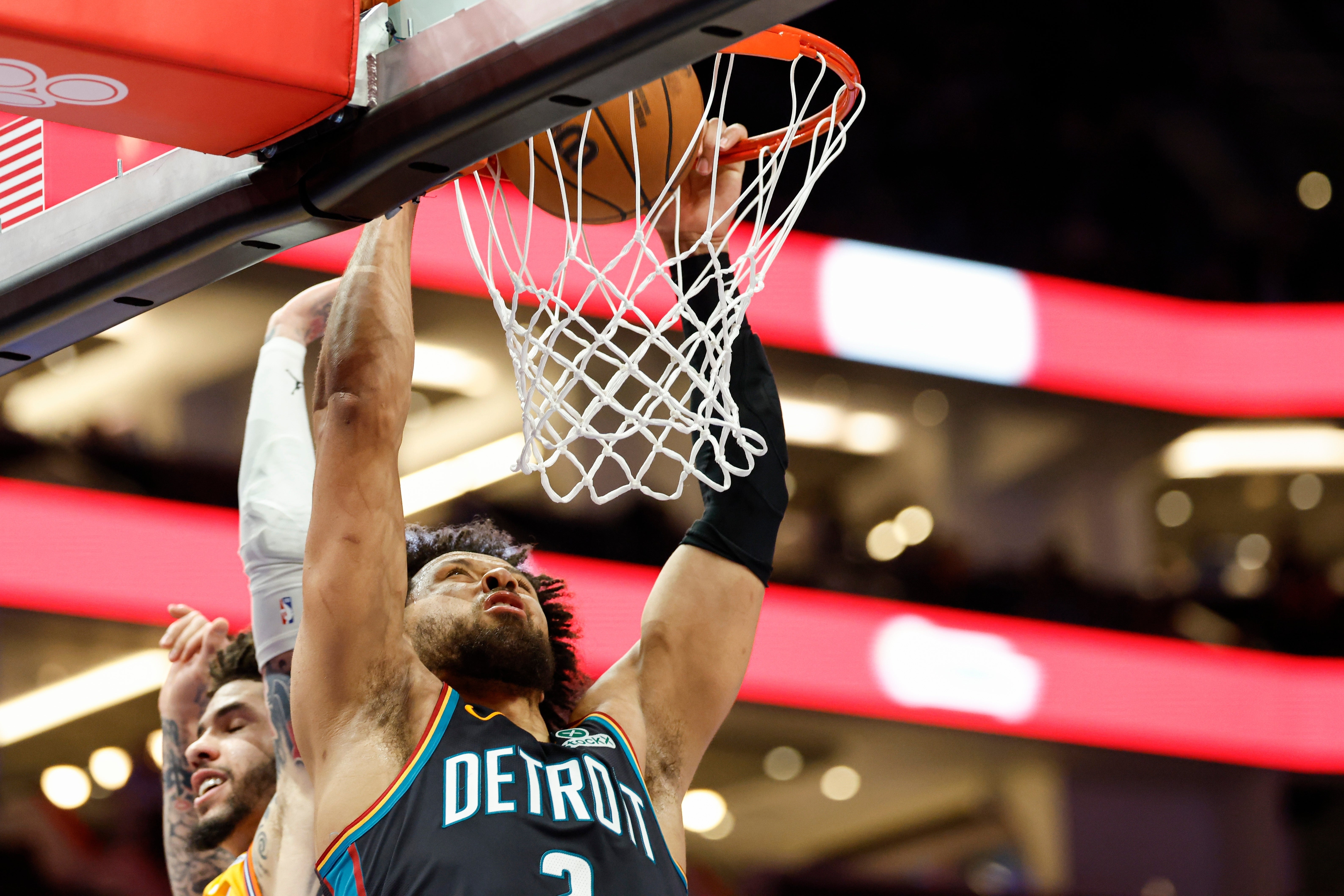 PISTONS-HORNETS