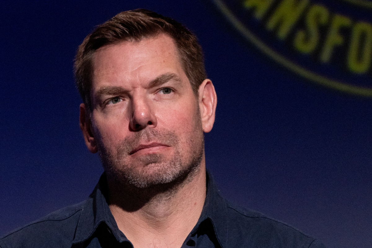 Manhattan Savcılığı, Eric Swalwell'i, gece içki içtikten sonra çalışanına cinsel saldırıda bulunduğu iddiaları nedeniyle soruşturuyor