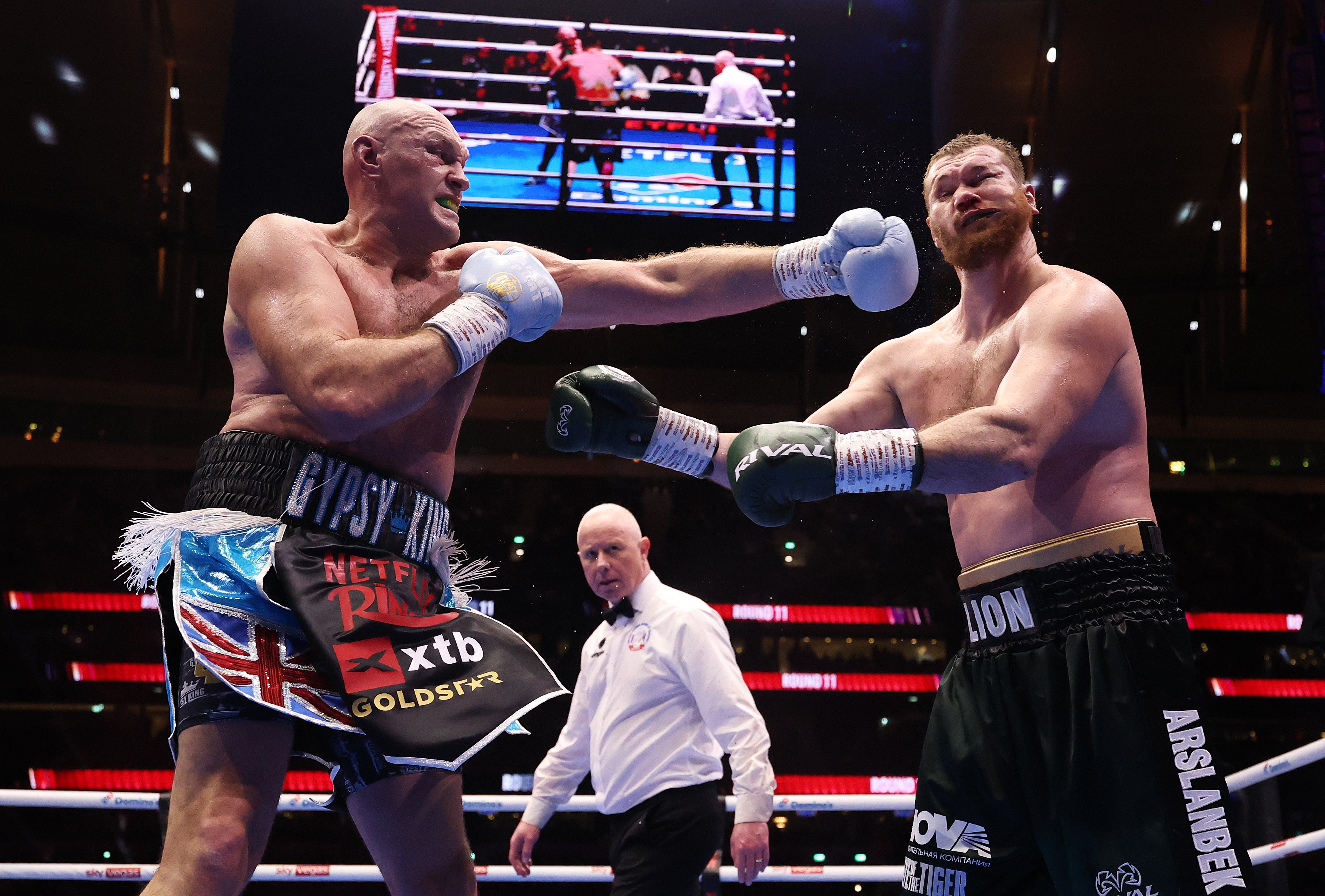 Fury went the distance with Makhmudov but was always a step or two ahead