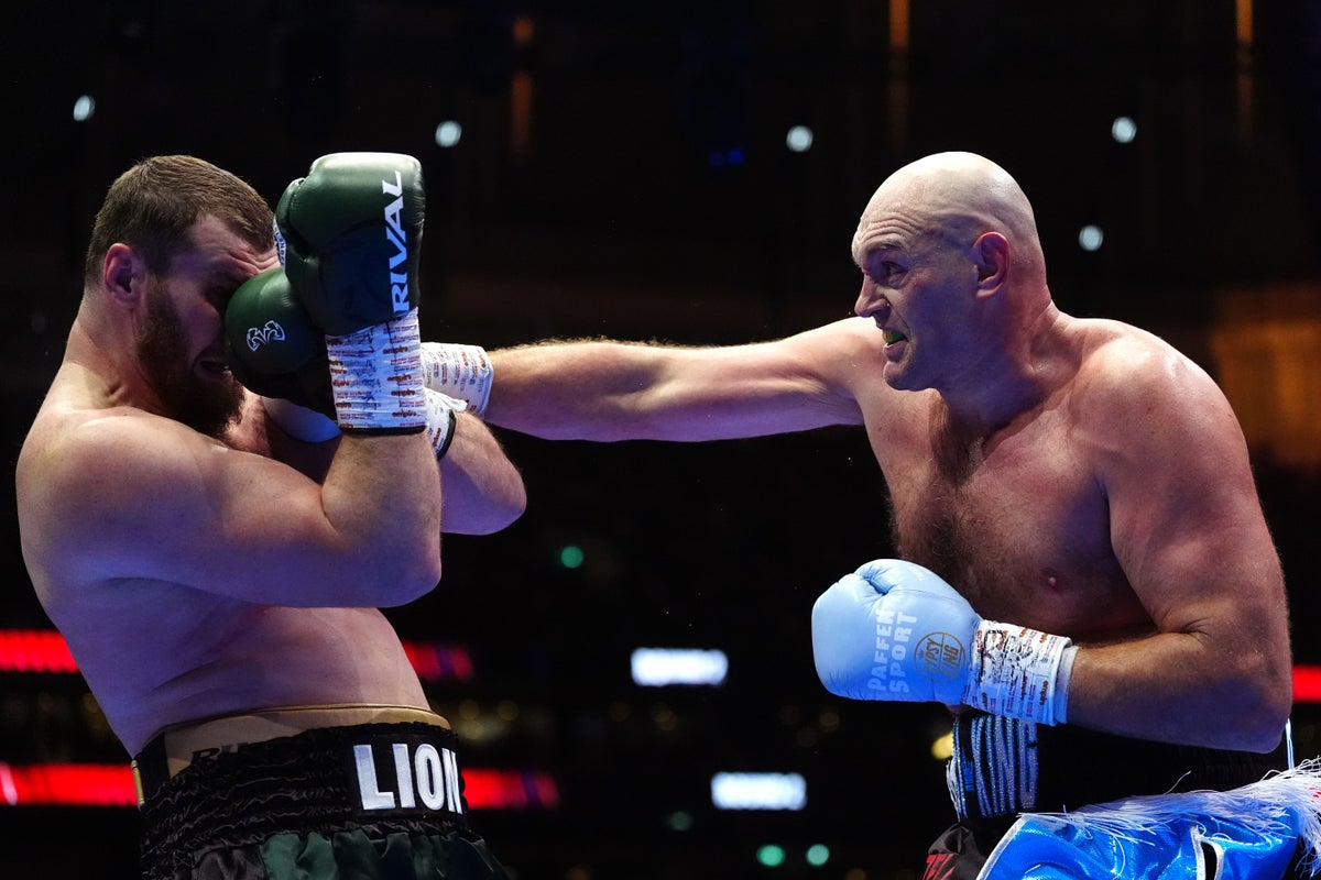Tyson Fury wins comeback fight against Arslanbek Makhmudov by unanimous decision