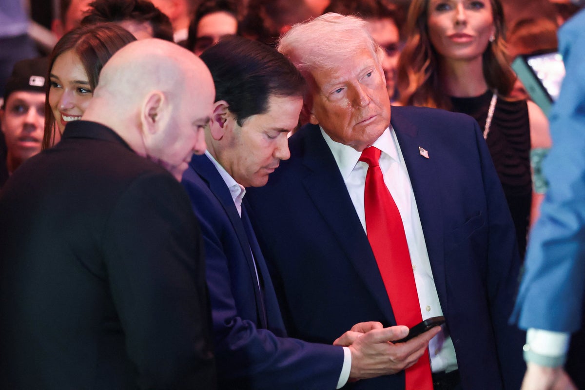 Trump greets Joe Rogan and Rubio at UFC as Iran-US peace talks failed – UK Times Trump greets Joe Rogan and Rubio at UFC as Iran-US peace talks failed – UK Times