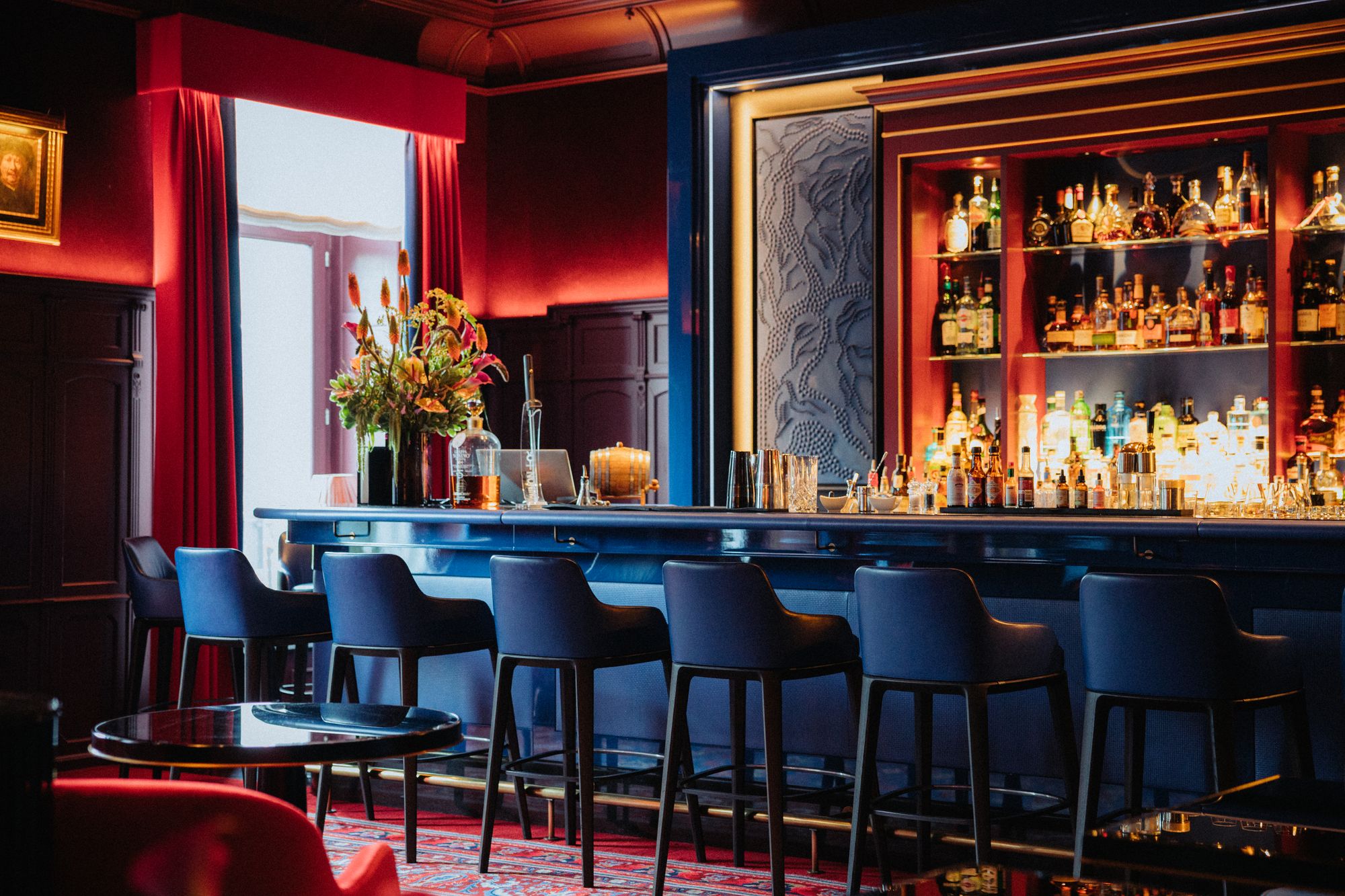 The hotel's sumptuous bar, located next to the lobby lounge