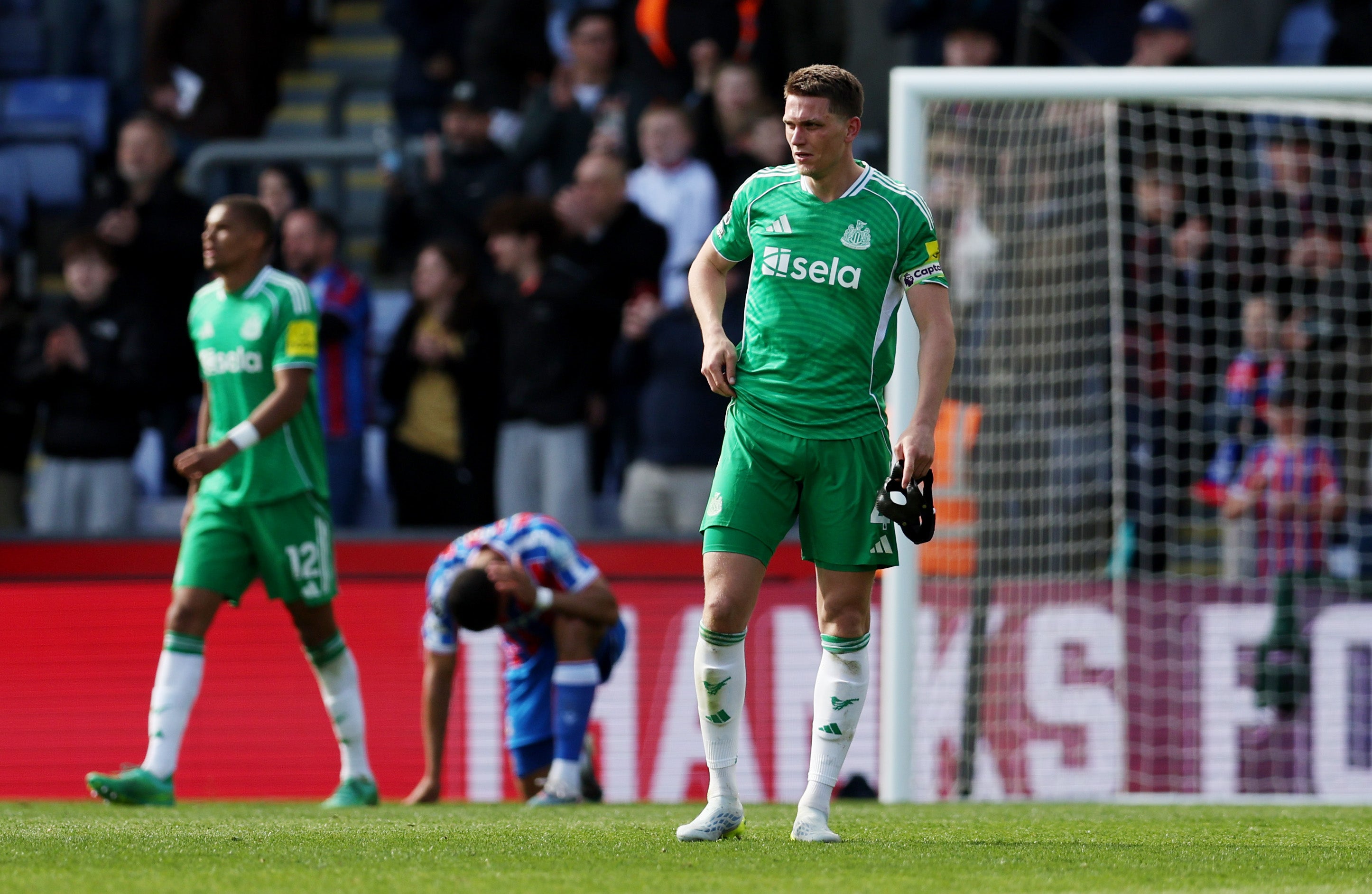Mateta scores late penalty as Crystal Palace pile more pressure on Howe and Newcastle