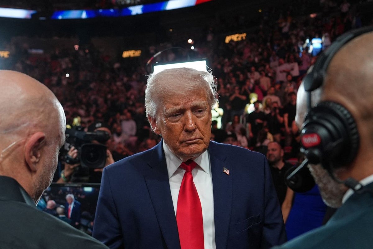 Trump, İran'la barış görüşmeleri başarısızlıkla sonuçlandıktan sonra ABD'nin Hürmüz Boğazı'nı abluka altına alacağını söyledi