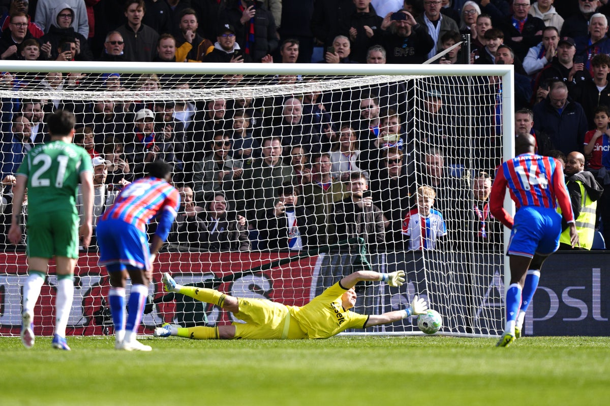 Jean-Philippe Mateta scores late penalty as Crystal Palace pile more pressure on Eddie Howe and Newcastle