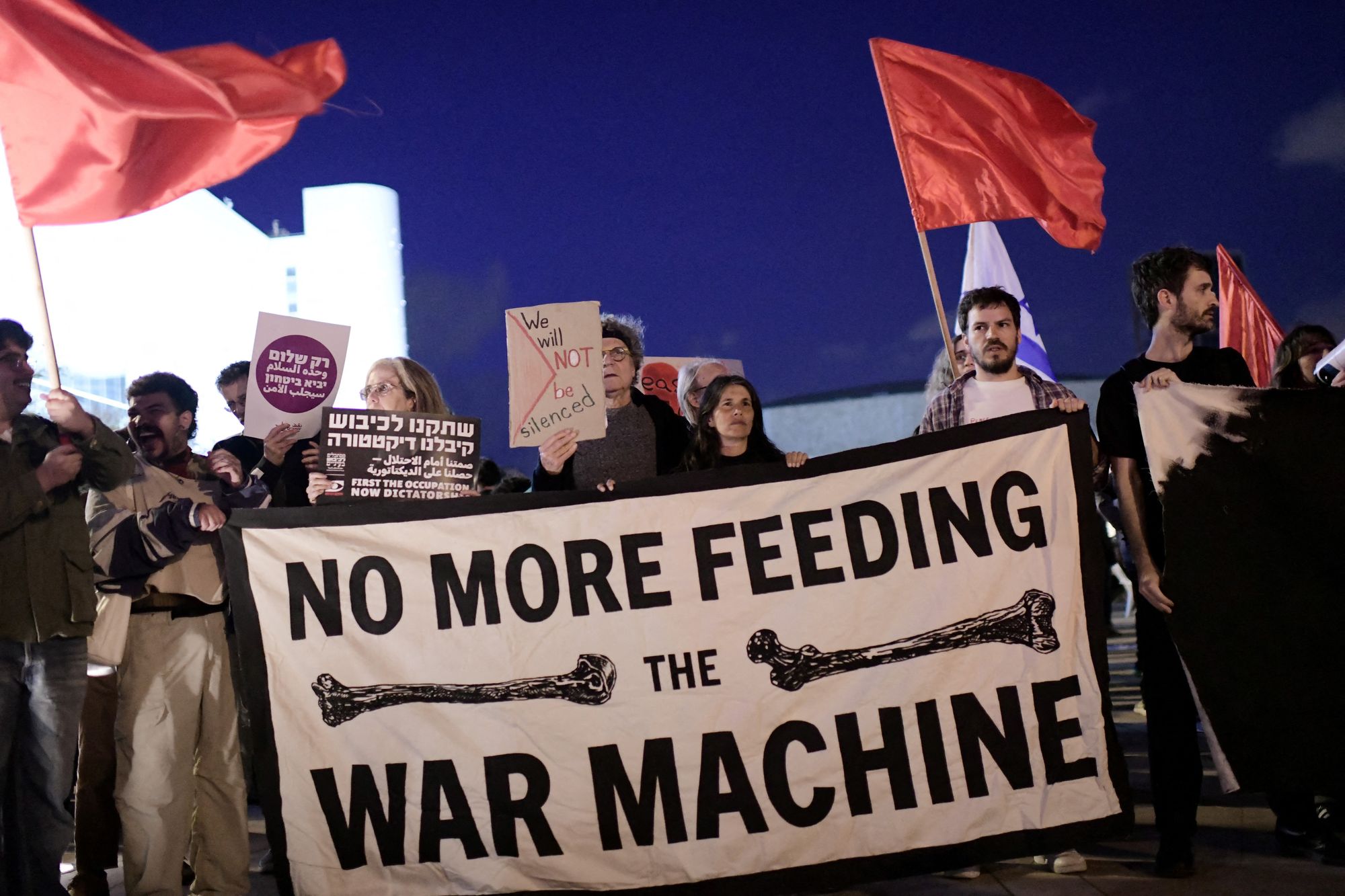 Οι Ισραηλινοί συμμετέχουν σε αντικυβερνητική διαδήλωση ζητώντας τον τερματισμό της σύγκρουσης με τον Λίβανο το Σάββατο