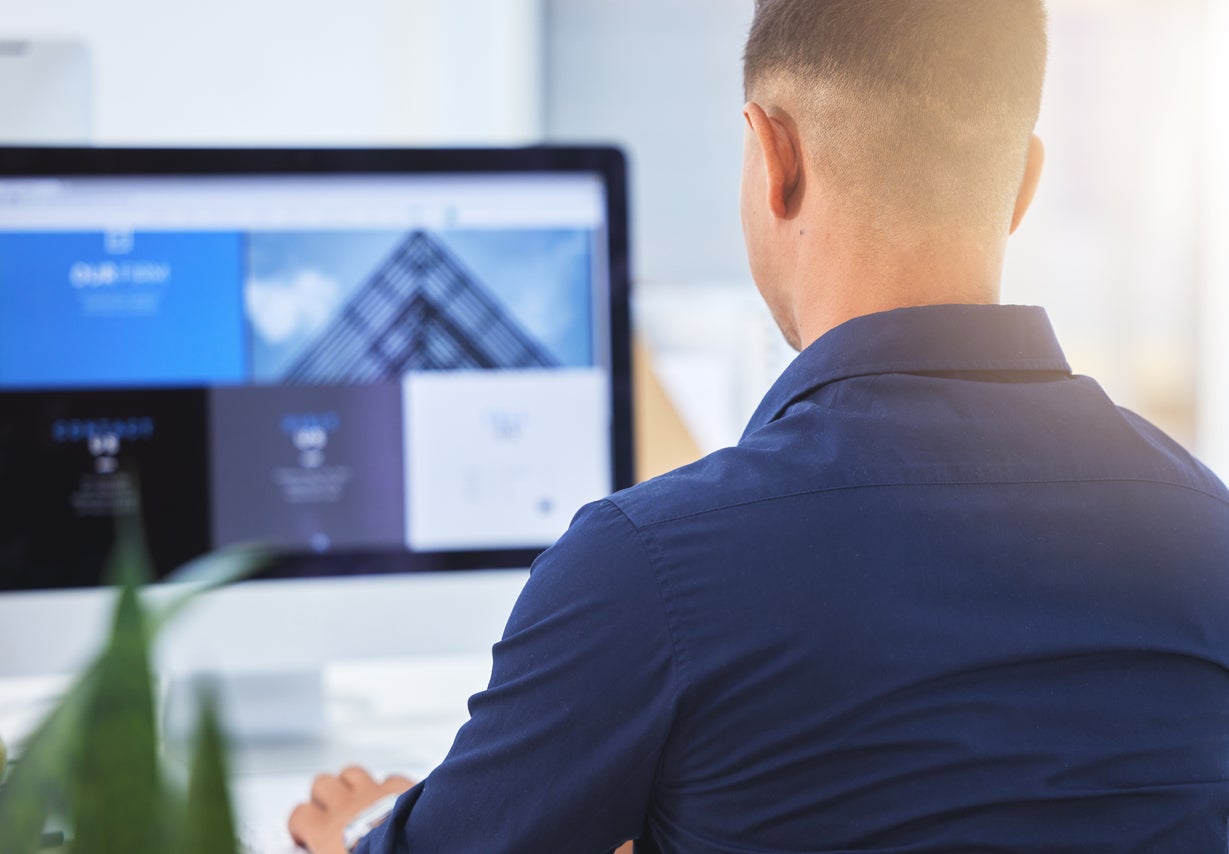 Options for designing a website include doing it yourself, paying an expert or using AI