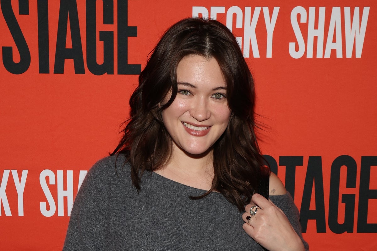 The Pitt star Isa Briones calls out theatergoer who shouted ‘Dr. Santos’ at her mid-Broadway performance – UK Times The Pitt star Isa Briones calls out theatergoer who shouted ‘Dr. Santos’ at her mid-Broadway performance – UK Times