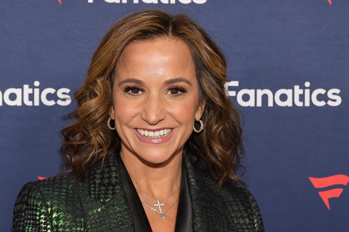 NFL reporter Dianna Russini resigns from the Athletic after being pictured holding hands with Patriots coach Mike Vrabel – UK Times NFL reporter Dianna Russini resigns from the Athletic after being pictured holding hands with Patriots coach Mike Vrabel – UK Times