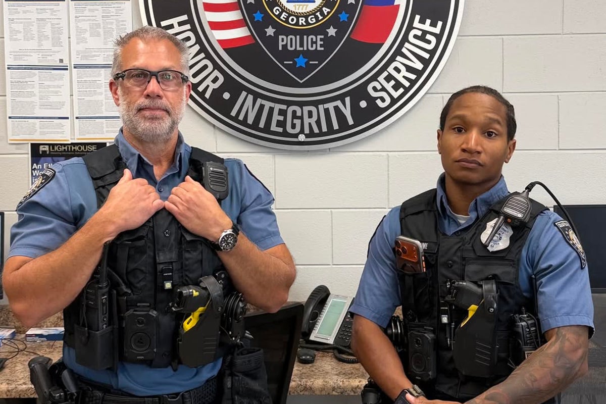 Georgia mom throws two children from balcony of burning home into arms of police officers waiting below