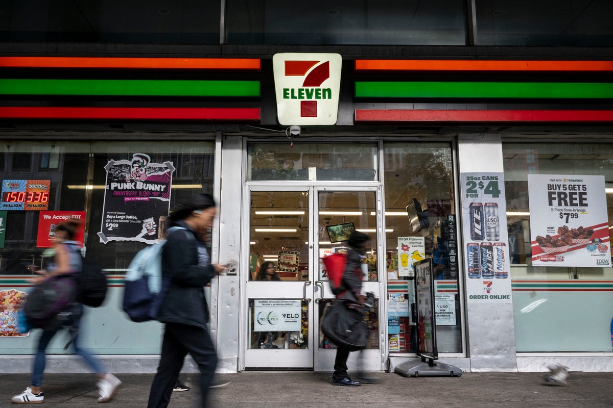 7-Eleven closing hundreds of locations amid company’s transition to new store format: reports – UK Times 7-Eleven closing hundreds of locations amid company’s transition to new store format: reports – UK Times