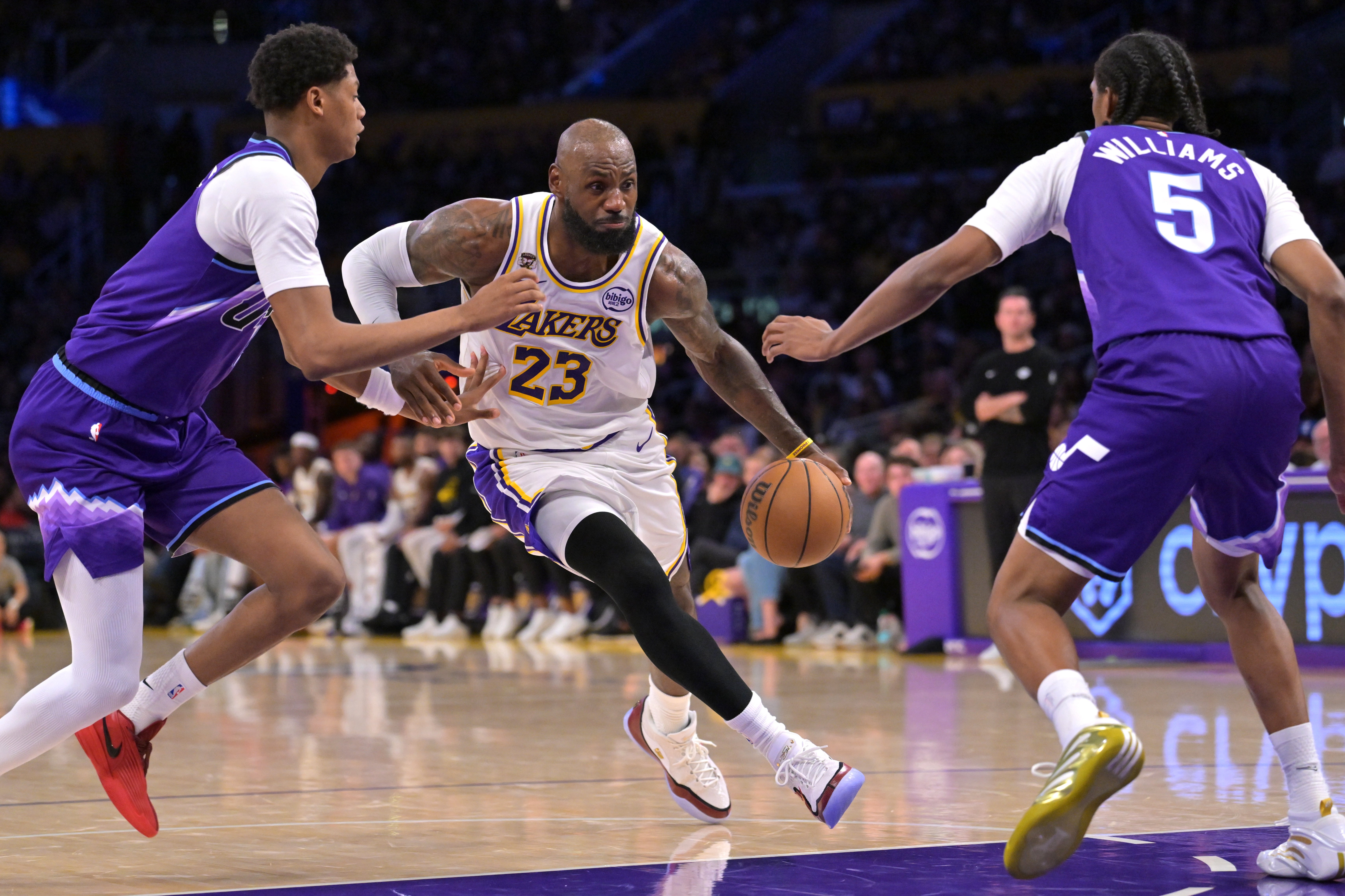 LAKERS-JAMES PROTAGONISMO