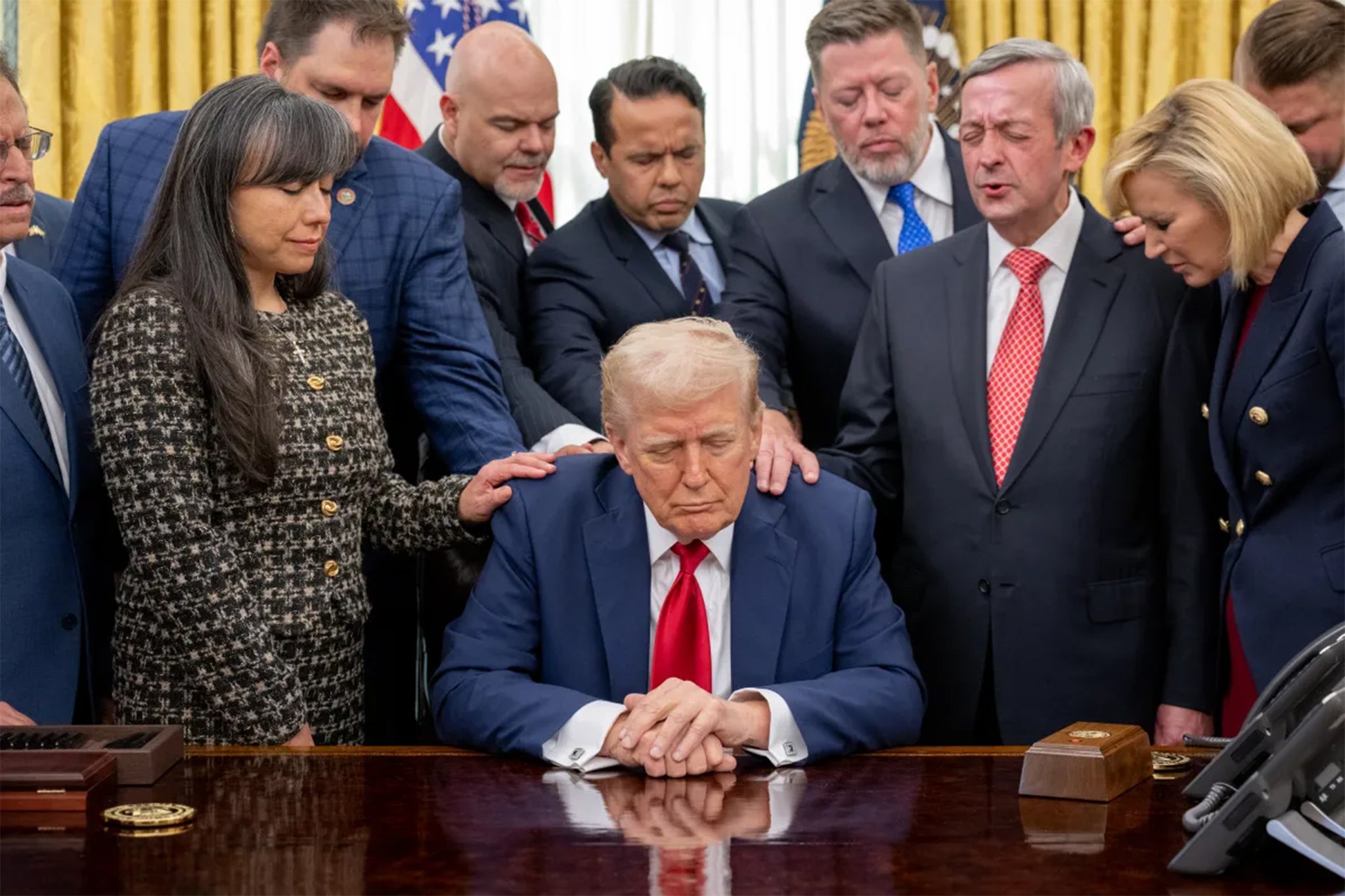 Donald Trump joins faith leaders in prayer on 13 April