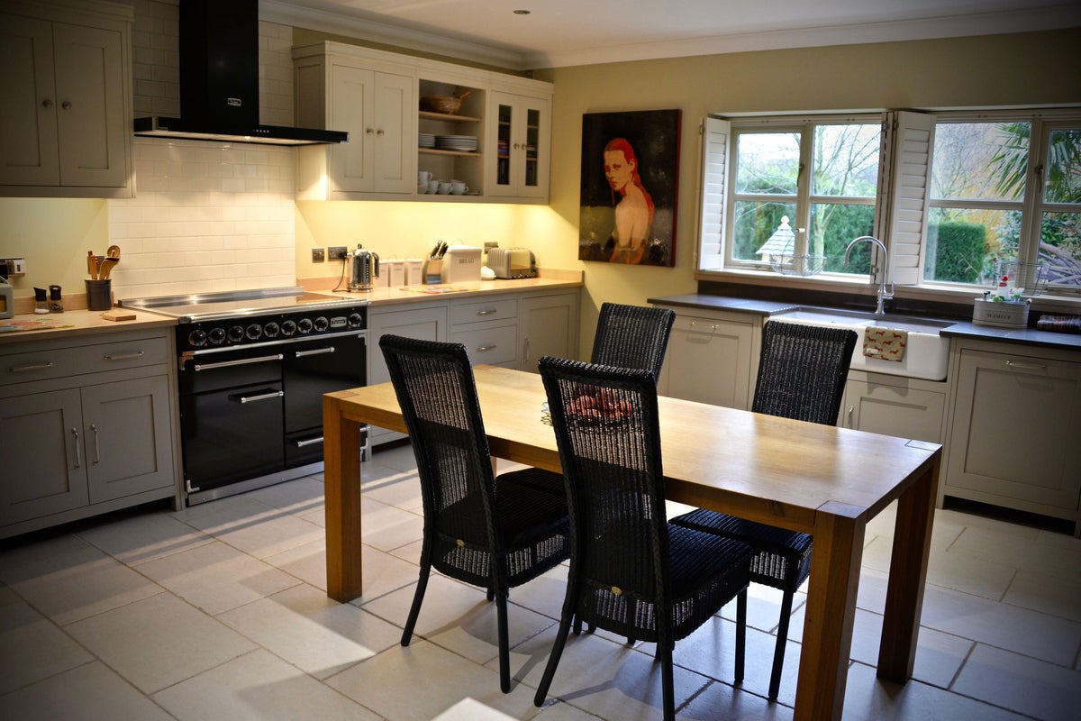 How to repair floor tiles like a pro